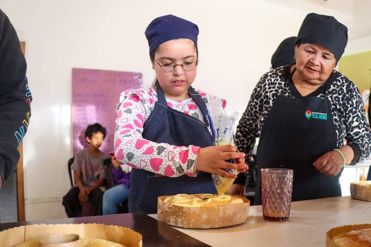 El Municipio de Tolhuin realizó un taller de roscas de Pascuas